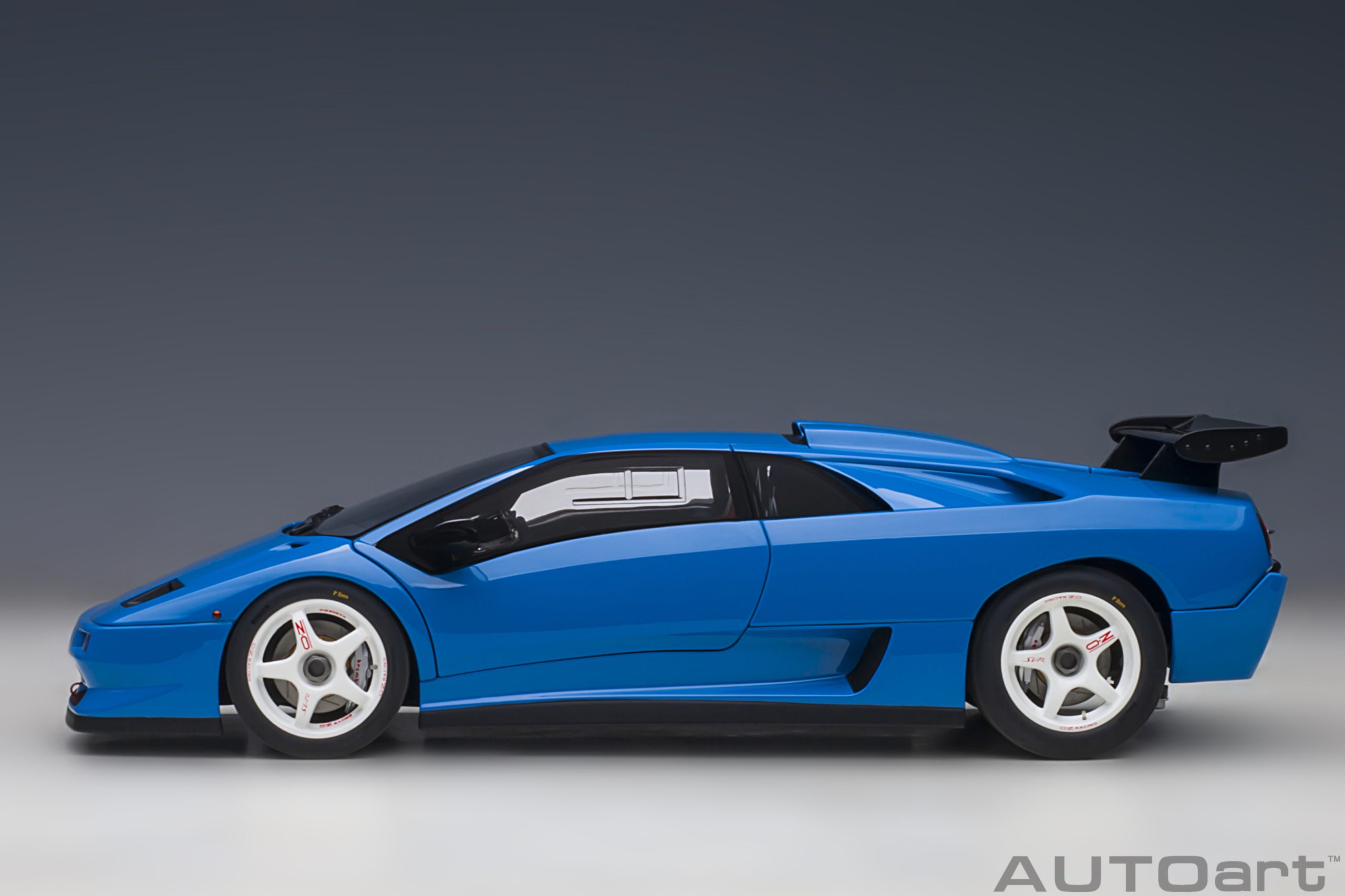 autoart-79148-6-Lamborghini-Diablo-SV-R-Blu-Le-Mans