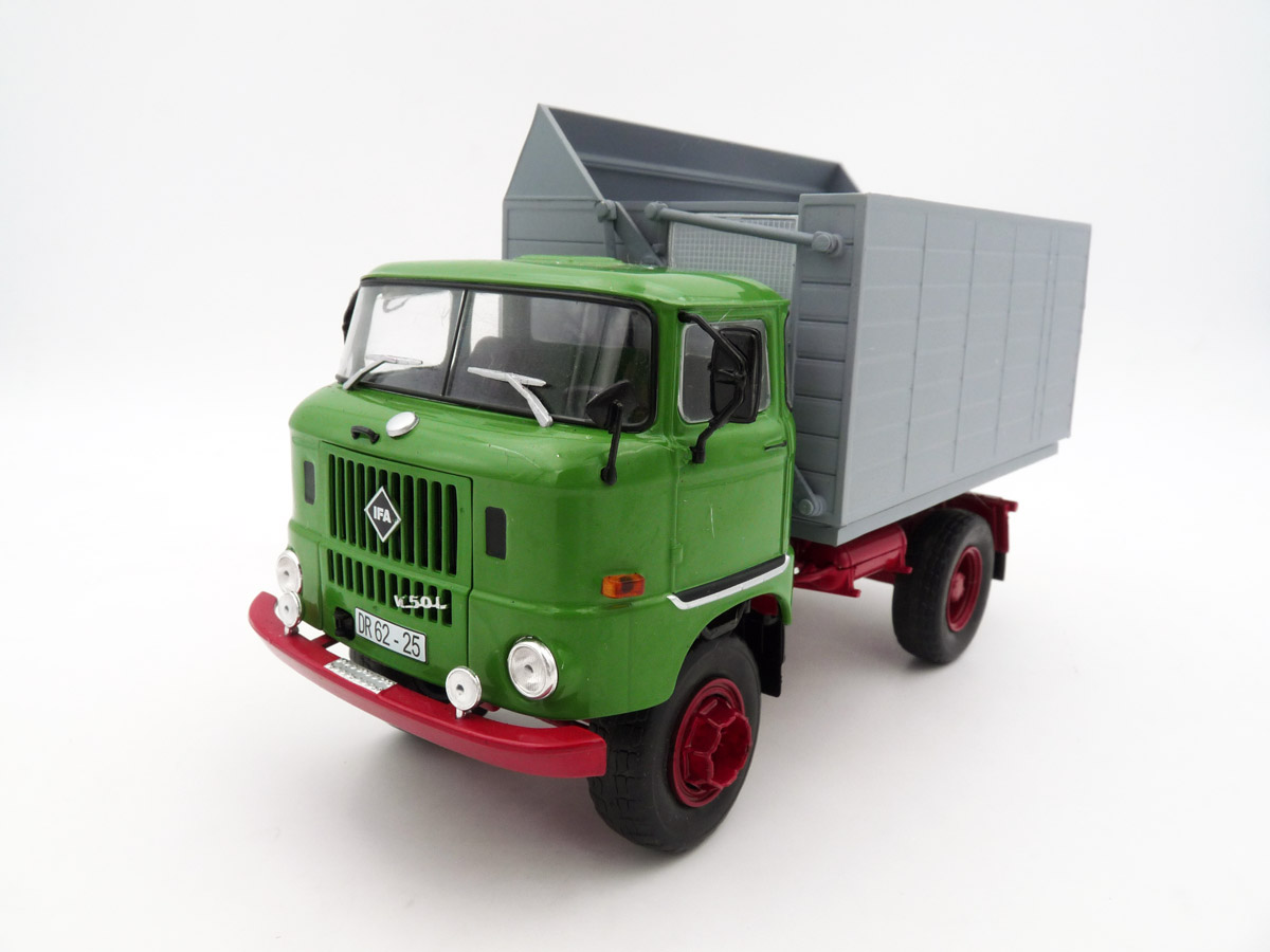 Schuco-32U00003-3-IFA-W50-SHA-Schwerhäckselaufbau-grün-grau-DDR-LKW-VEB-Industrieverband-Fahrzeugbau-Ludwigsfelde