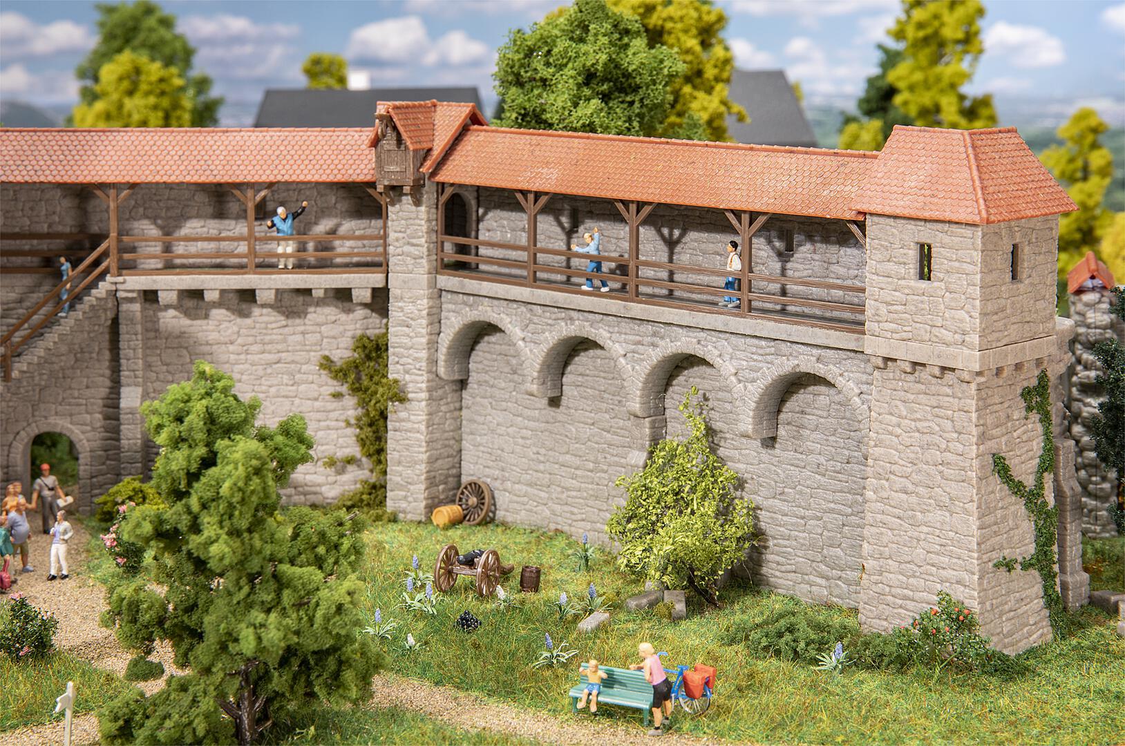 faller-130693-1-Altstadtmauer-Set-Wehrtürme-Mittelalter-fränkische-Ortschaft