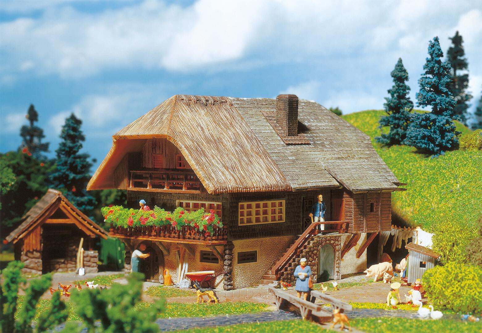 faller-131324-1-Schwarzwälder-Bauernhaus-Backhaus-Hasenstall-Brunnen faller-131324-1-Schwarzwälder-Bauernhaus-Backhaus-Hasenstall-Brunnen