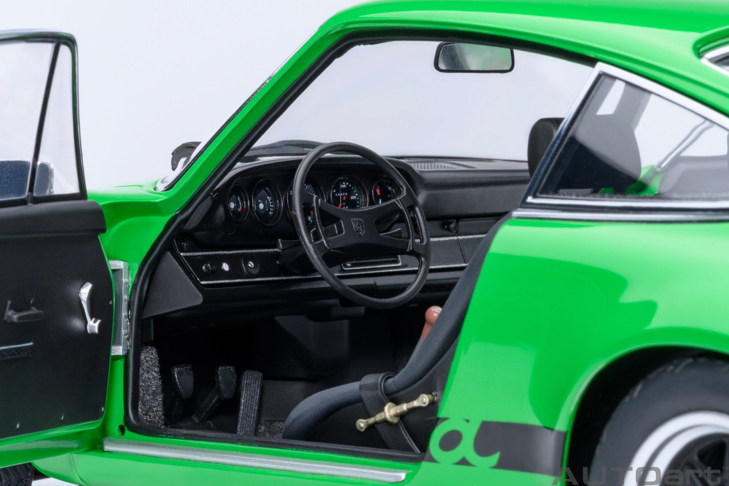 autoart-78034-4-Porsche-911-Carrera-RS-2-7-viper-green-black-stripes-Leichtbau-Sportwagen-Schalensitze-Verstellrad autoart-78034-4-Porsche-911-Carrera-RS-2-7-viper-green-black-stripes-Leichtbau-Sportwagen-Schalensitze-Verstellrad