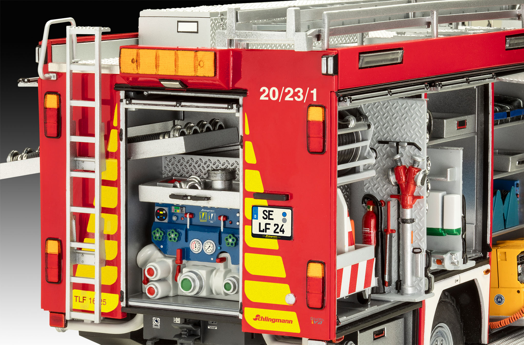 revell-07586-2-Schlingmann-TLF-16-25-Feuerwehr-Tanklöschfahrzeug-Heckzugang