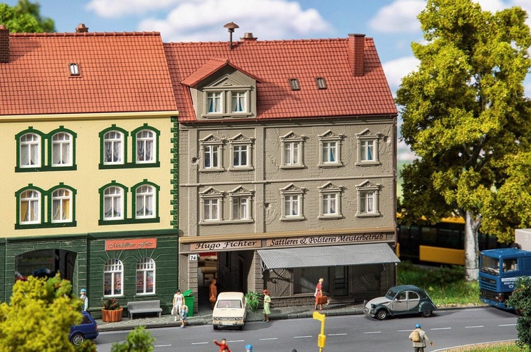 faller-191786-1-Stadthaus-mit-Sattlerei