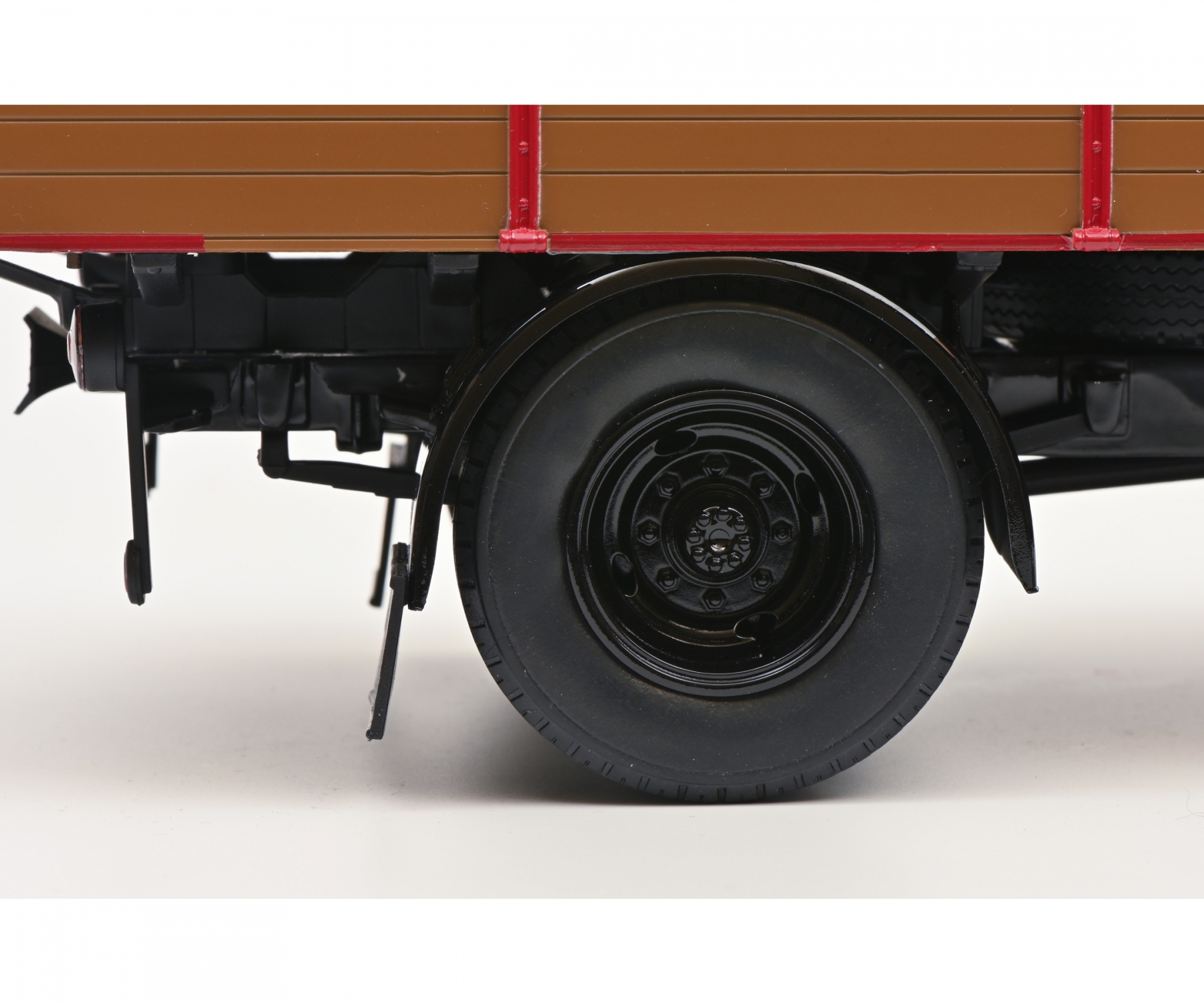 schuco-450016400-4-Mercedes-Benz-L911-Pritsche-Plane-LKW-rot-grau-Hinterräder schuco-450016400-4-Mercedes-Benz-L911-Pritsche-Plane-LKW-rot-grau-Hinterräder