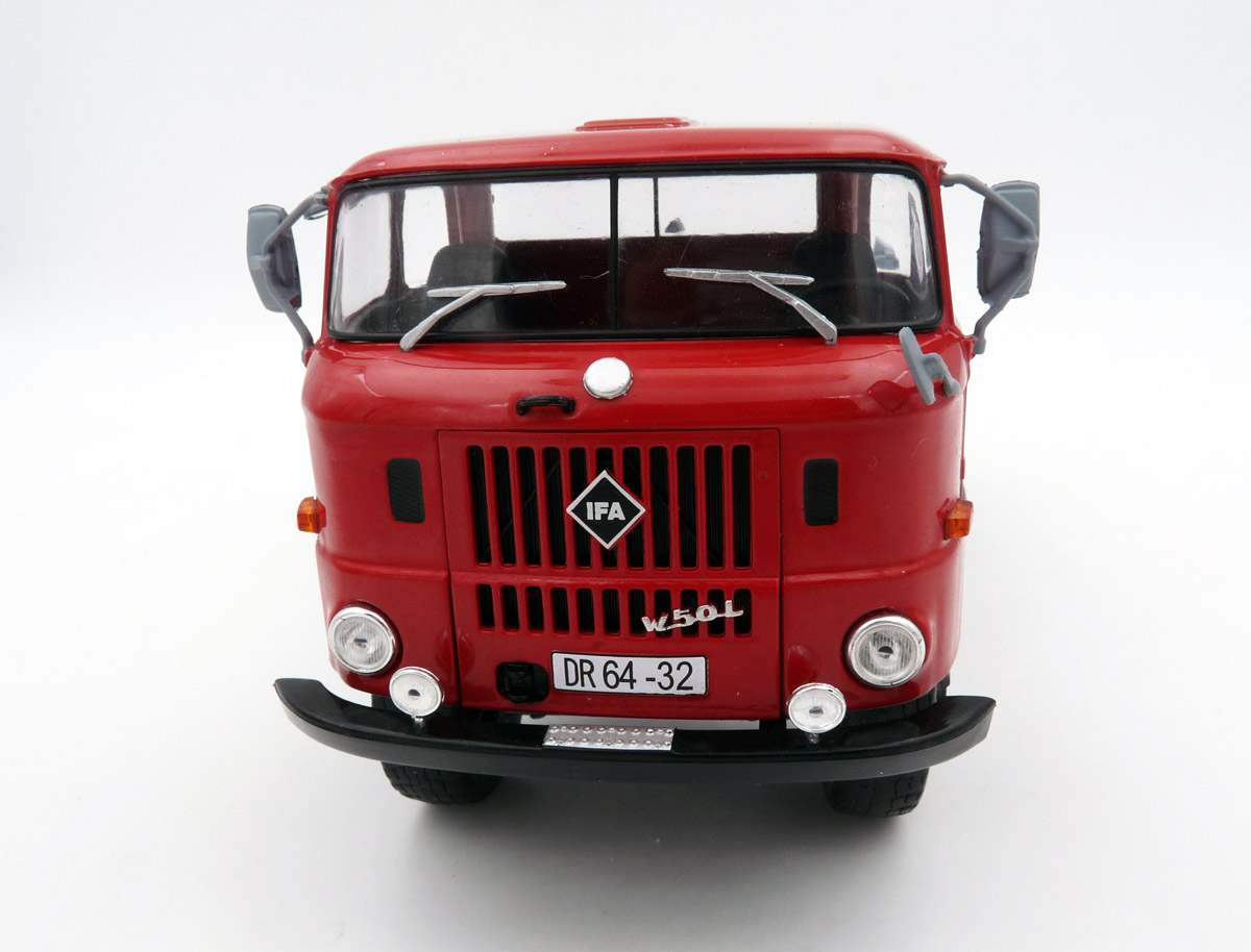 Schuco-32U00002-4-IFA-W50-Kipper-rot-grau-DDR-LKW-VEB-Industrieverband-Fahrzeugbau-Ludwigsfelde