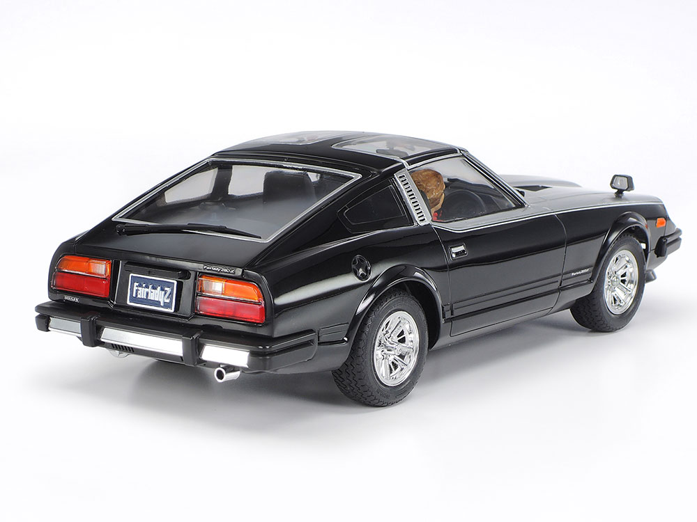 tamiya-24015-5-Nissan-Fairlady-280Z-T-Bar-Roof-Japanese-Vintage-Cult-Sportscar