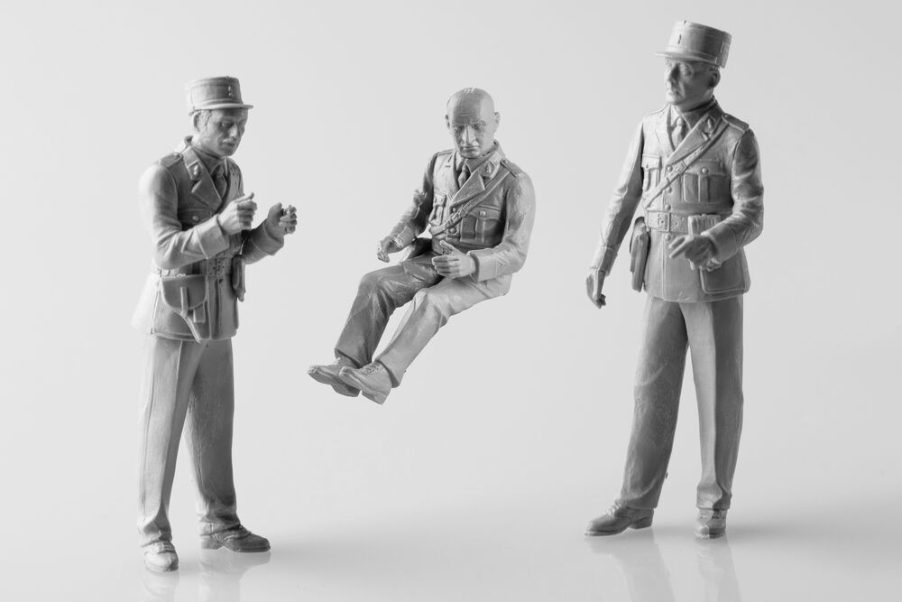 Heller-82751-3-French-Gendarmerie-Officers-Flics-Französische-Polizisten-Modellfiguren-Rohlinge