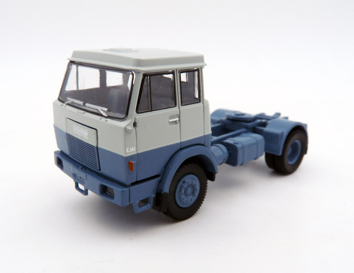 brekina-82250-1-Hanomag-Henschel-F-161-S-Zugmaschine-hellgrau-blau-Führerhaus brekina-82250-1-Hanomag-Henschel-F-161-S-Zugmaschine-hellgrau-blau-Führerhaus