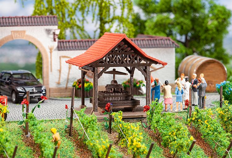 faller-180335-1-Weinpresse-im-Weingut