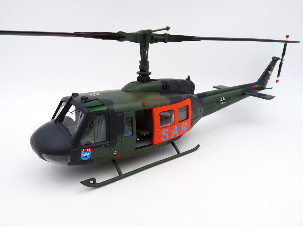 schuco-4500912600-1-Bell-UH-1D-LTG-63-SAR-Staffel-Teppichklopfer