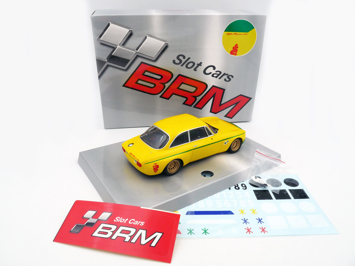 brm-142Y-2-Alfa-Romeo-GTA-1300-giallo-verde-gelb-mit-grüner-Nase-Slotcar-124-hinten