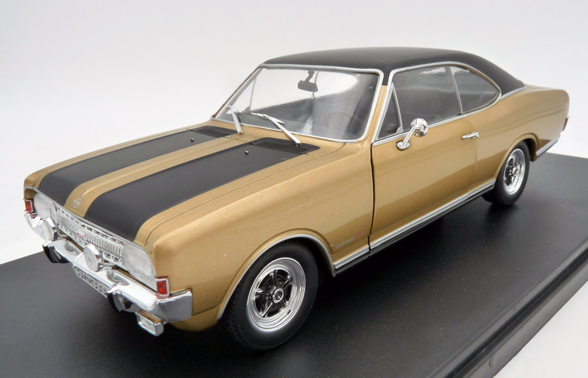 whitebox-WB124105-O-1-Opel-Commodore-A-GS-E-Coupé-gold-metallic-mattschwarz