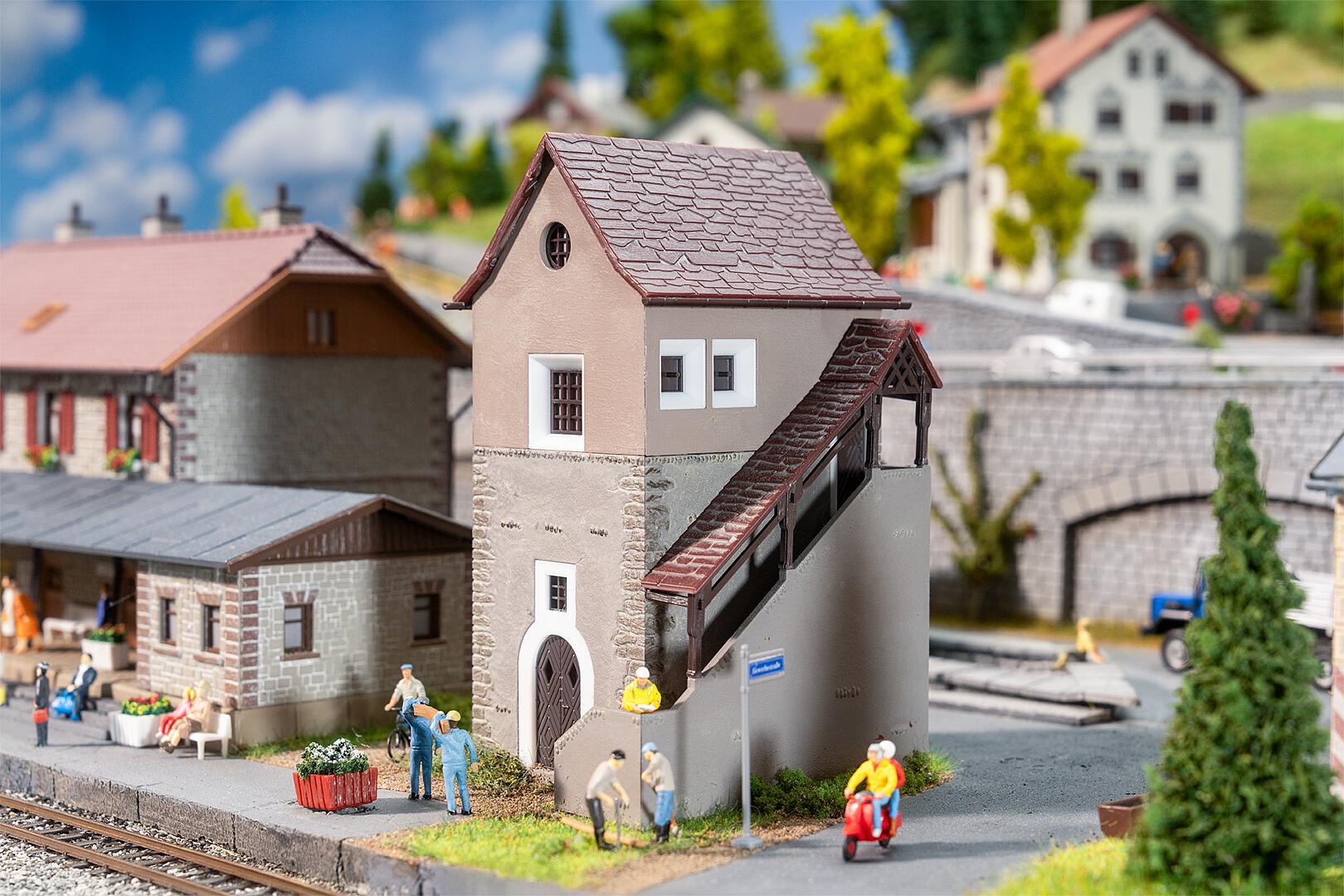 faller-120274-1-Schalthaus-Zouz-Diorama