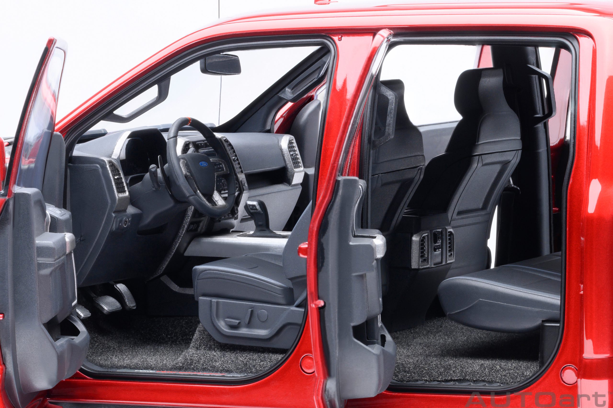 Autoart-72948-3-Ford-F-150-Raptor-Supercrew-2019-ruby-red-Innenraum-Cockpit