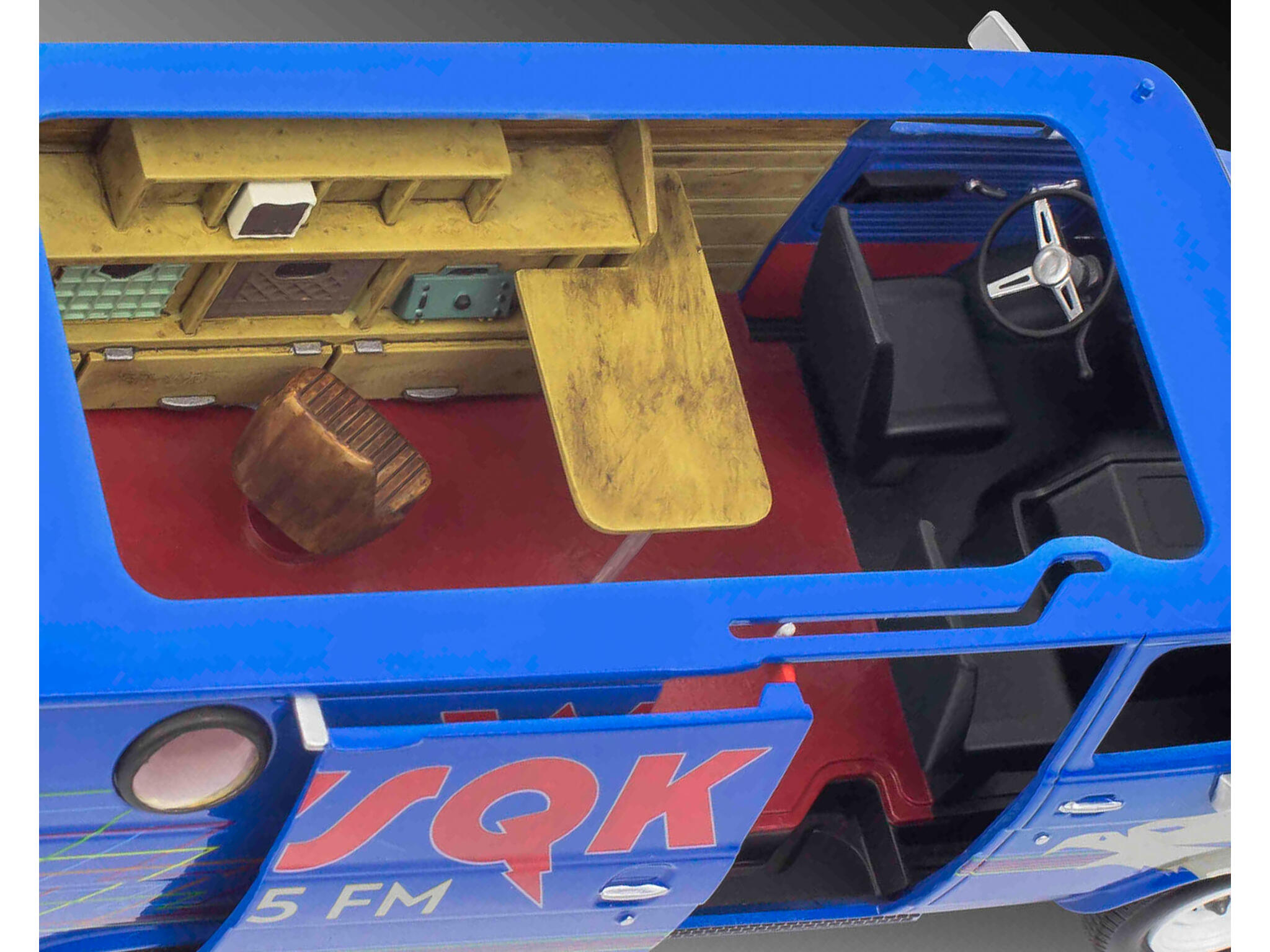 Revell-07732-2-GMC-WSQK-Squawk-Van-Stranger-Things-Innenausbau