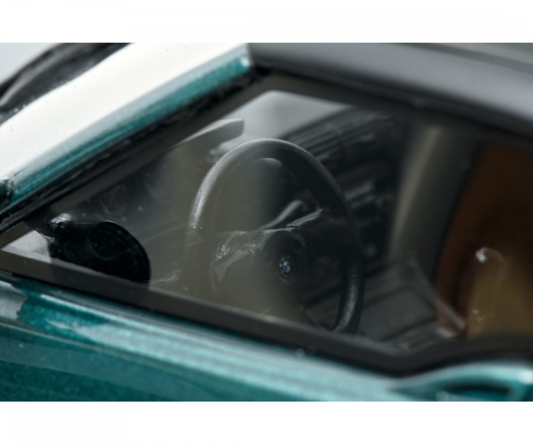 schuco-450026500-2-BMW-Z1-Roadster-urgrün-gelb-Klassiker-aus-München