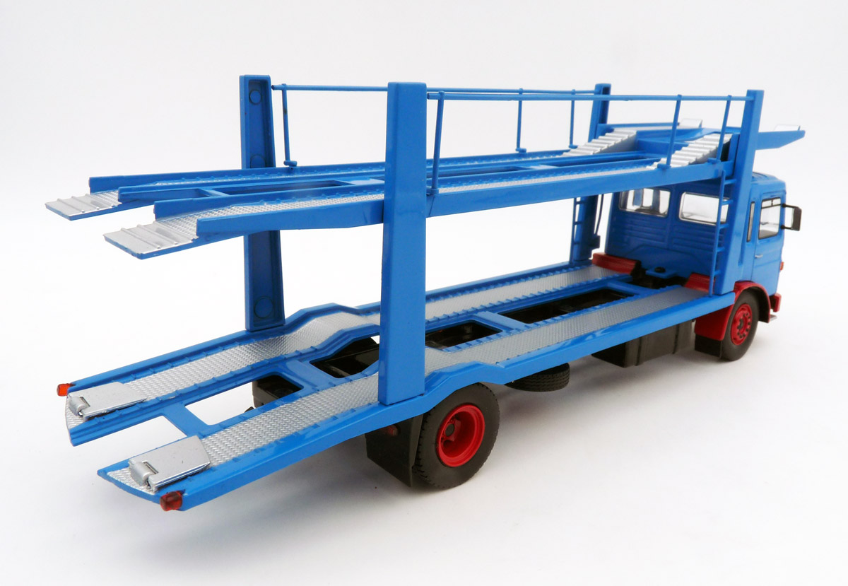 ixo-TTRX034-3-MAN-F7-Autotransporter-1970-blau-Spedition-Fahrzeugtransporte