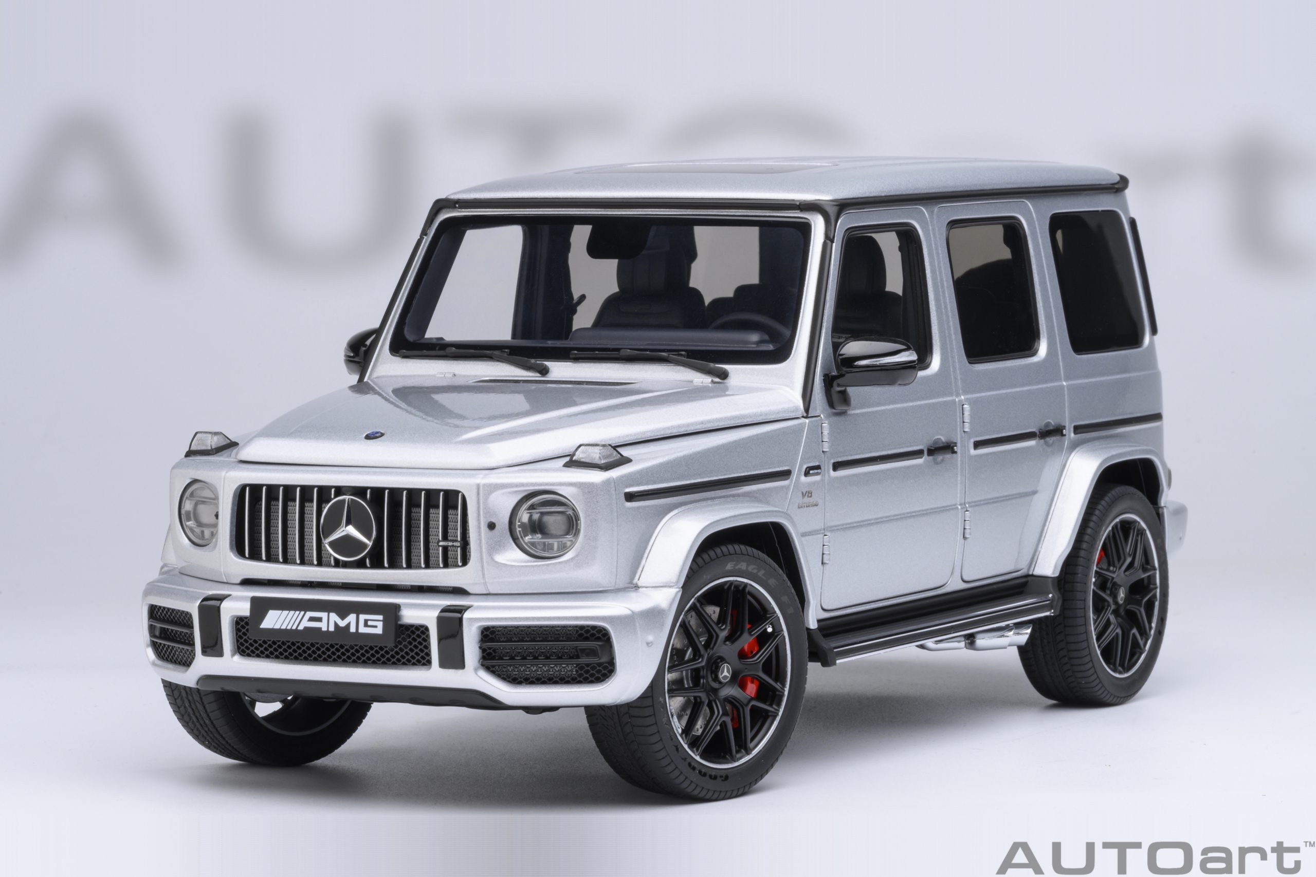 autoart-76358-1-Mercedes-AMG-G-63-iridium-silber-metallic-front