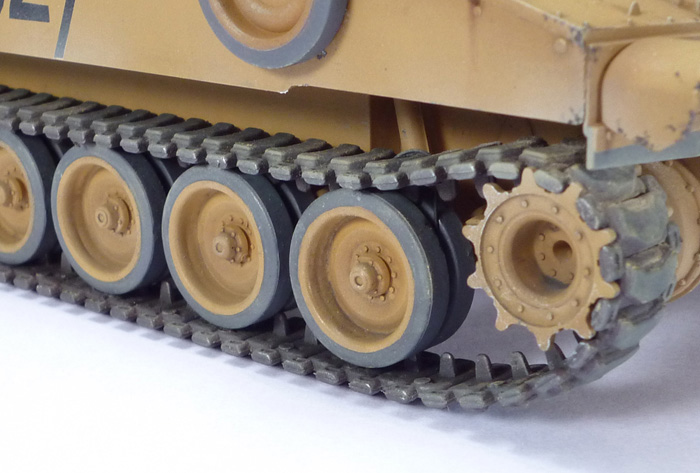 tamiya-37026-4-Paladin-M109-Howitzer