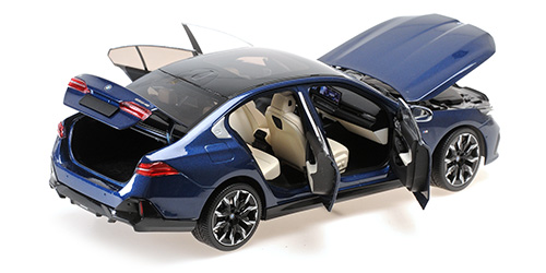 minichamps-110023400-3-BMW-i5-2023-blau-metallic-electric-drive-Türen-Hauben-offen-Innenraum