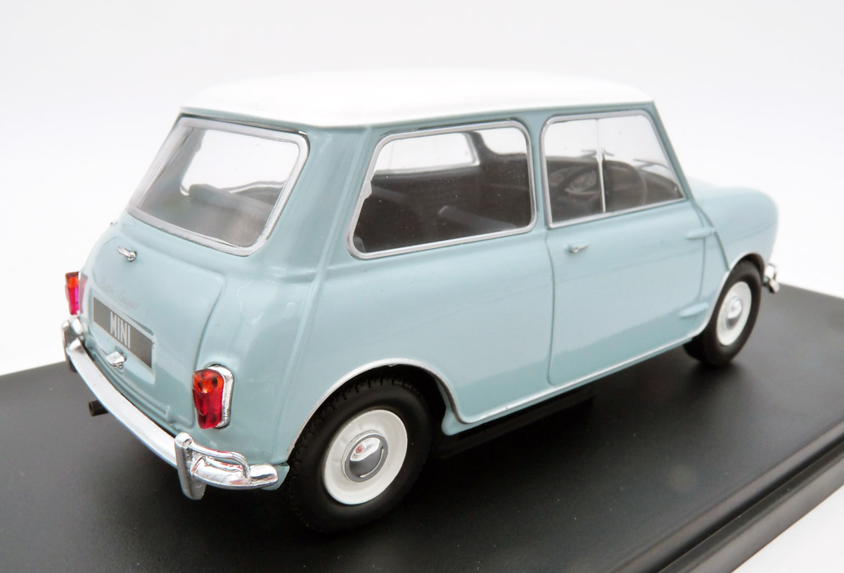 whitebox-WB124183-2-Austin-Mini-Cooper-S-hellblau-vorne-Mk-1-kleine-Rückleuchten