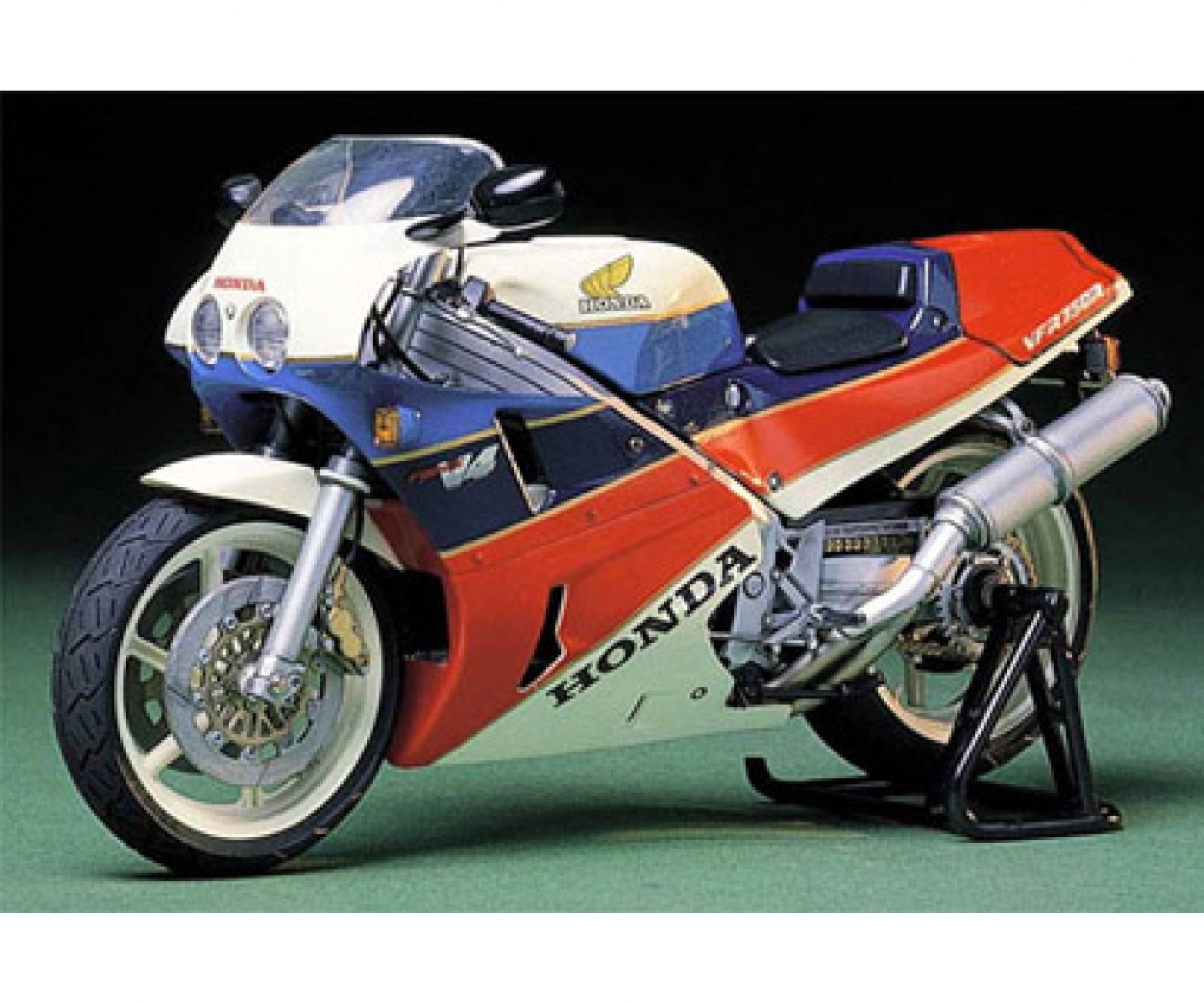 tamiya-14057-Honda-VFR750R-RC30-Four-Stroke-DOHC-V4-Superbike