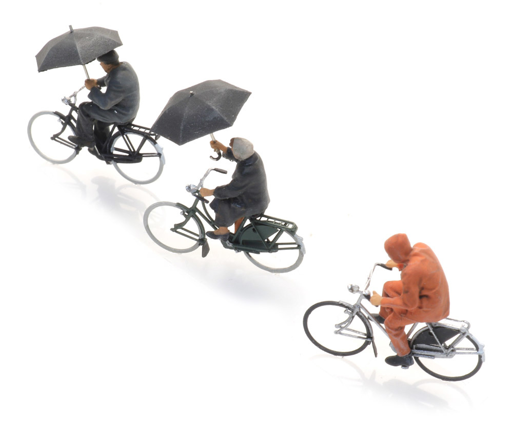 artitec-5870016-2-Fahrradfahrer-im-Regen-Schietwetter-Schutzbleche-Nässe
