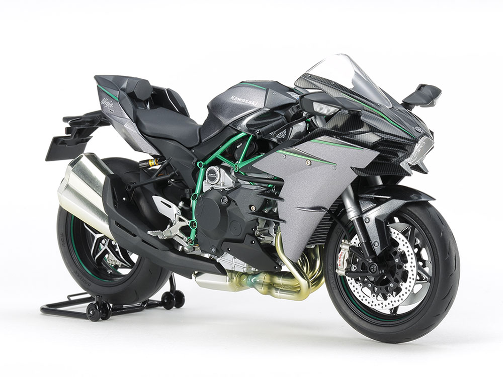 tamiya-14136-1-Kawasaki-H2-Carbon-Superbike-Isle-of-Man