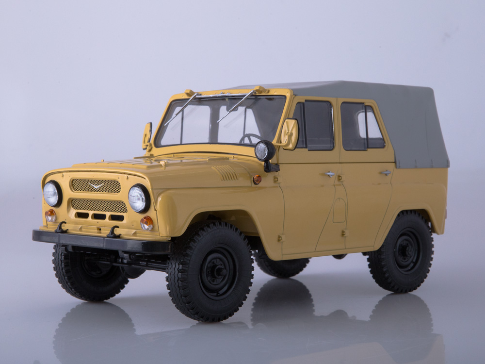 startscalemodels-18002btent-1-UAZ-469-Geländewagen-khaki-gelb-geschlossen