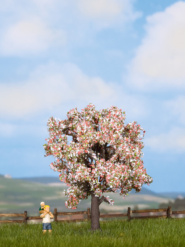 noch-21570-Obstbaum-blühend