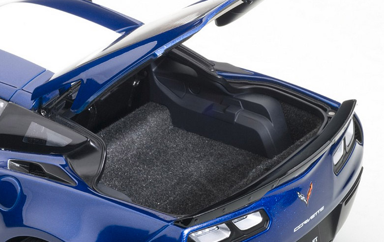 autoart-71275-4-Corvette-Grand-Sport-blau