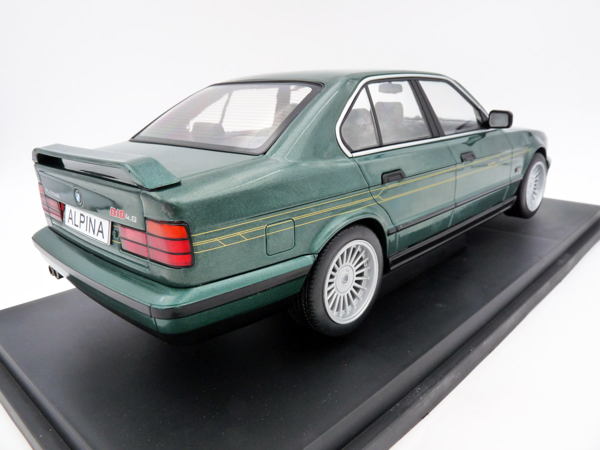 model-car-group-MCG18229-3-BMW-Alpina-B10-4-6-Limousine-E34-V8-alpinagrün-metallic-Heckemblem-Heckspoiler