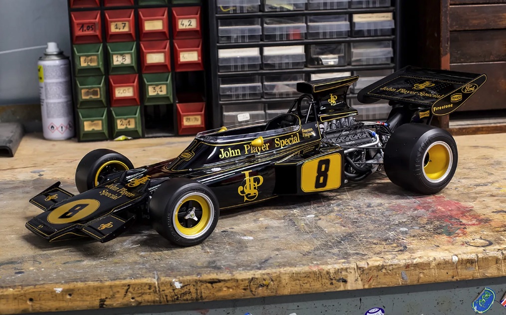 pocher-HK114-8-Lotus-72D-Emerson-Fittipaldi-1972-British-GP-1-zu-8-Großmodell pocher-HK114-8-Lotus-72D-Emerson-Fittipaldi-1972-British-GP-1-zu-8-Großmodell