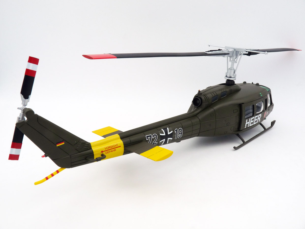 schuco-4500912500-2-Bell-UH-1D-Huey-Heer-Teppichklopfer-Heeresflieger