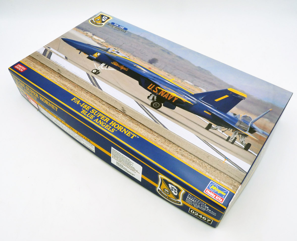 hasegawa-02467-F-A-18E-Super-Hornet-Blue-Angels-mit-Aufnäher-Patch