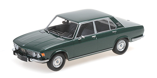 minichamps-155029201-1-BMW-2500-Limousine-E3-1968-grün-metallic-Erste-Serie-Alugrill-Front-Niere
