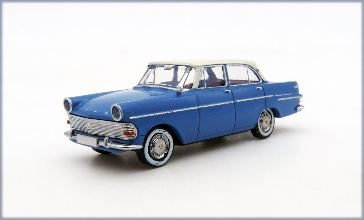 brekina-20148-Opel-Rekord-P2-Limousine-blau-hellelfenbein