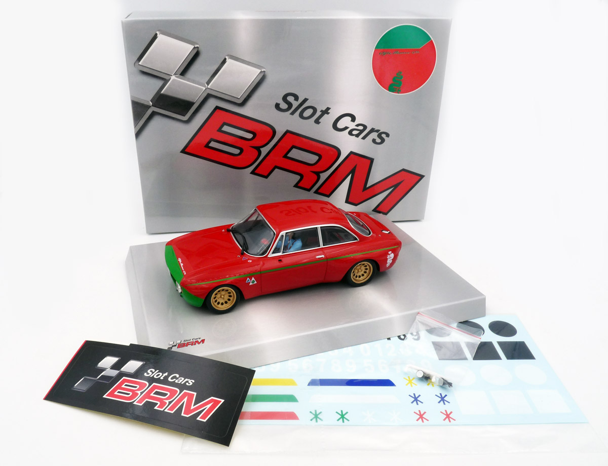 brm-142G-1-Alfa-Romeo-GTA-1300-rosso-verde-rot-mit-grüner-Nase-Slotcar-Histo-Tourenwagen-124-vorne