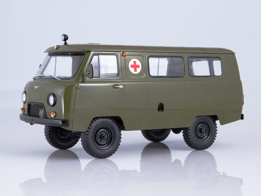 startscalemodels-SSM2006-1-UAZ-452A-Militär-Krankenwagen-Buchanka-minivan