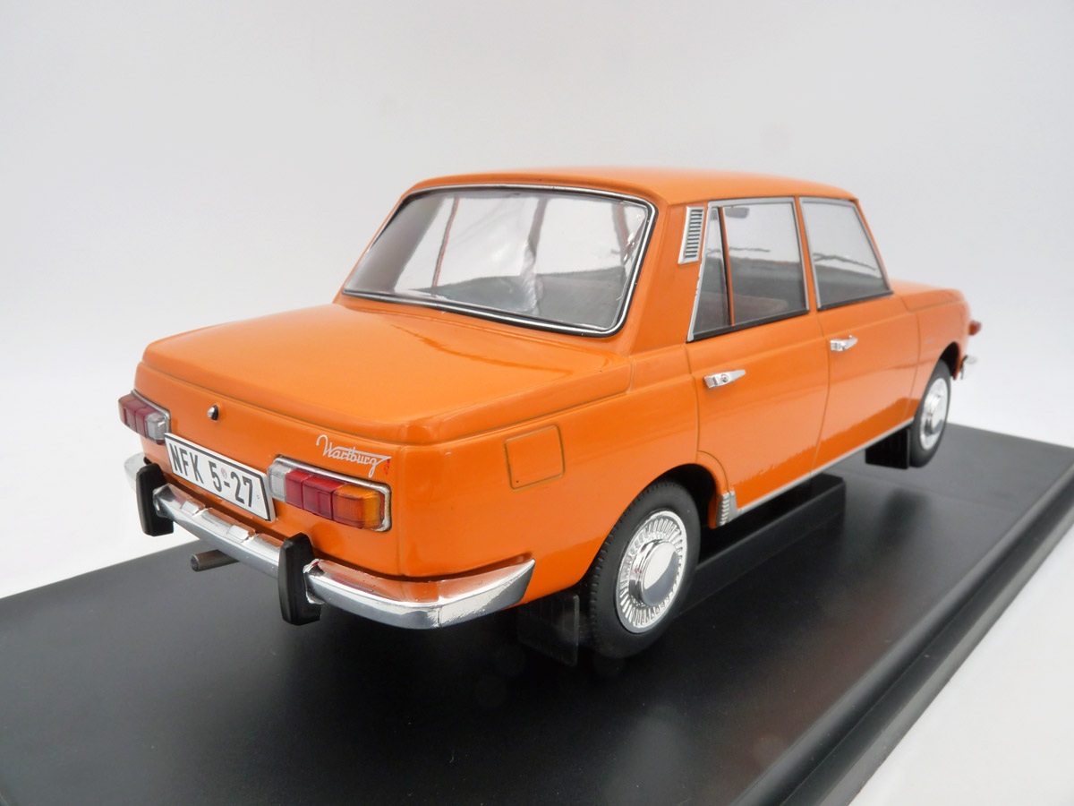modelcar-group-MCG-18061-3-Wartburg-353-de-Luxe-Limousine-1966-1974-orange-DDR-Ostkult