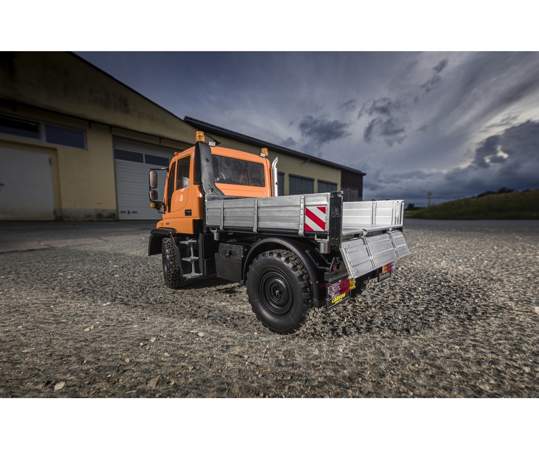 carson-500907720-4-Mercedes-Benz-Unimog-U300-kommunalorange-RTR-mit-RC-Anlage-ferngesteuertes-Feuerwehrauto-für-Kinder-Erwachsene