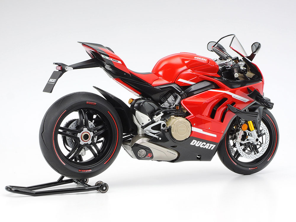 tamiya-14140-3-Ducati-Superleggera-V4-Heckansicht