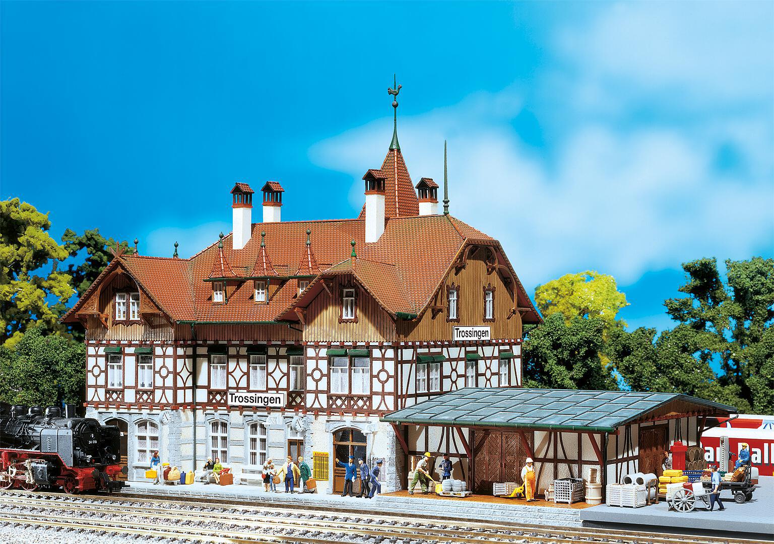 Faller-110114-1-Bahnhof-Trossingen-Modellbausatz-Modelleisenbahn-Diorama