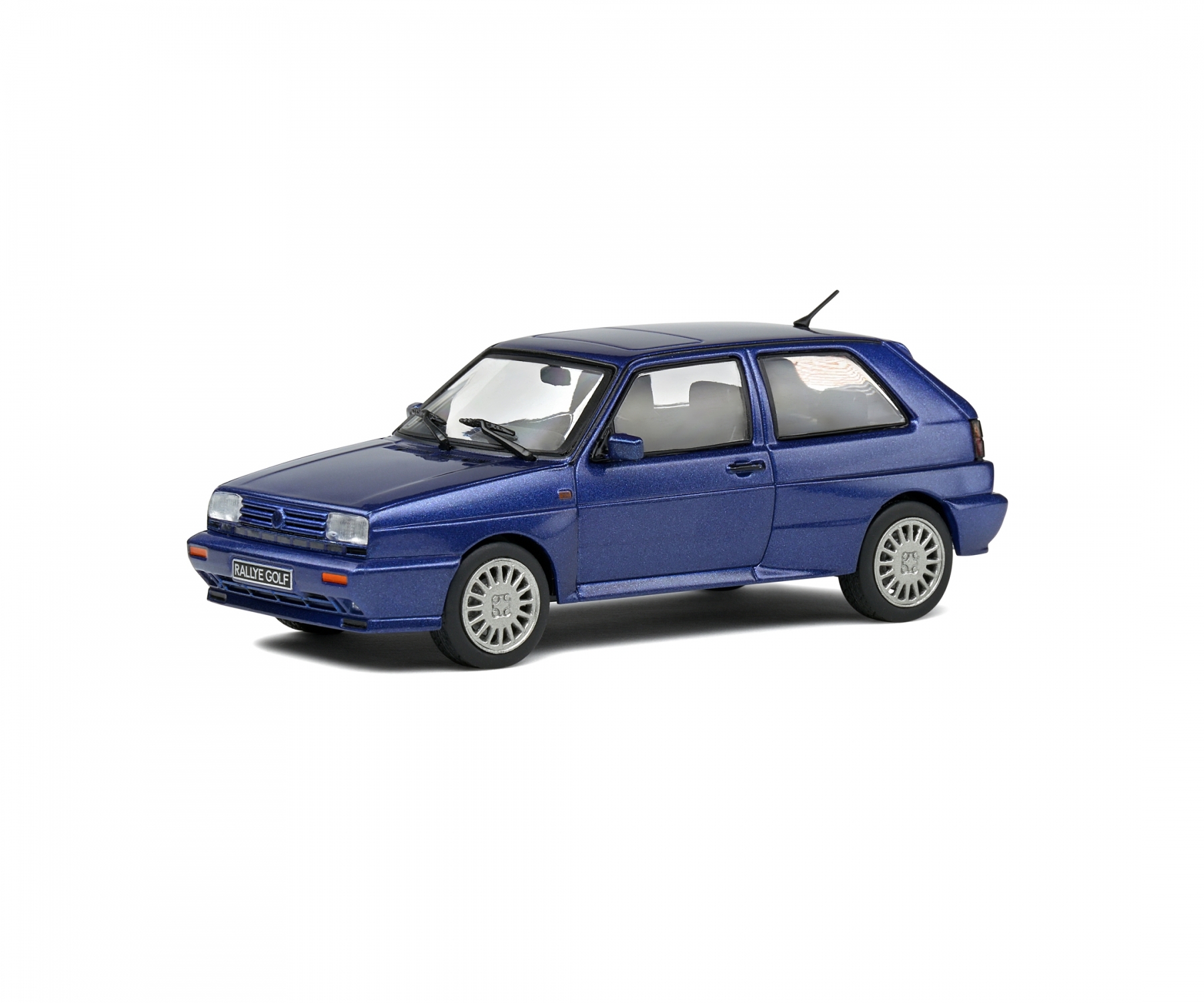 solido-S4311302-1-Volkswagen-VW-Rallye-Golf-II-G60-Syncro-Homologationsmodell-1989-bis-1990-blaumetallic-boxed-fenders-vorne