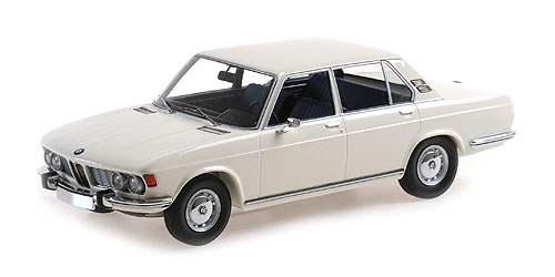 minichamps-155029202-1-BMW-2500-Limousine-E3-1968-chamonix-weiß-Erste-Serie-Alugrill