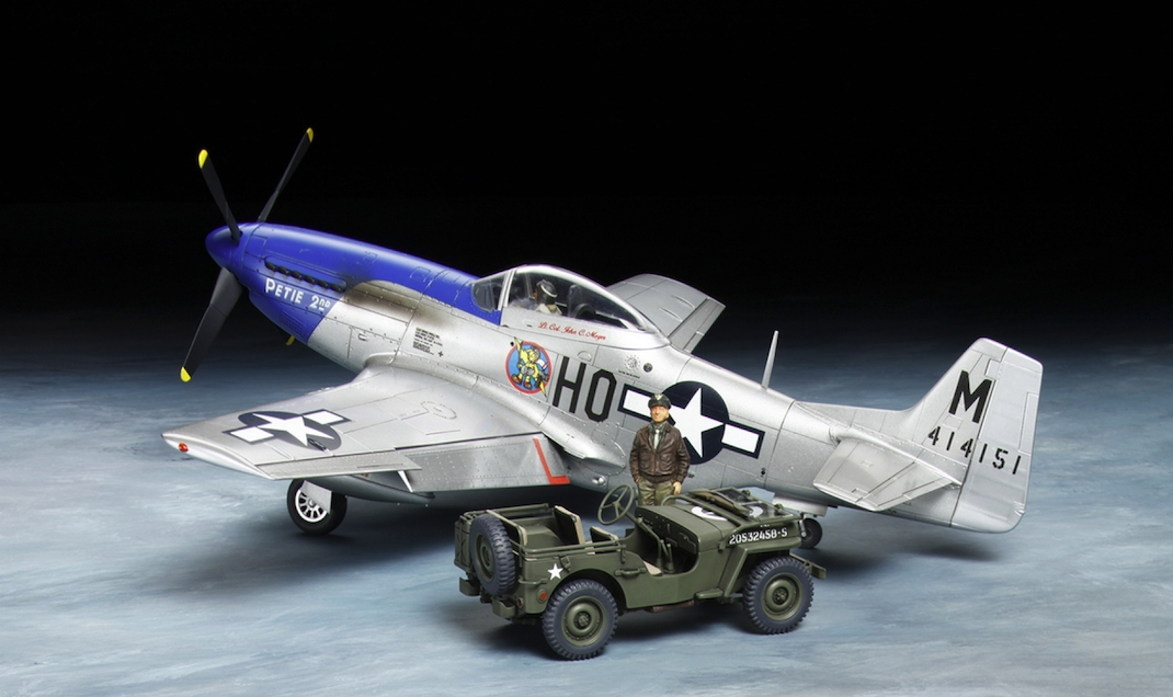 tamiya-25205-North-Amercian-P51D-Mustang-1-4-ton-4-4-light-vehicle-Pilots