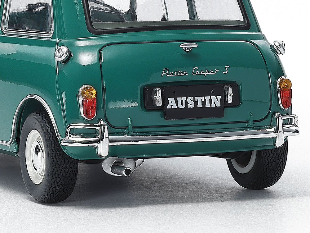 Tamiya-24235-7-Austin-Mini-Cooper-1275-S-MkI-60s-classic-Modellbausatz-RC40-Exhaust-side