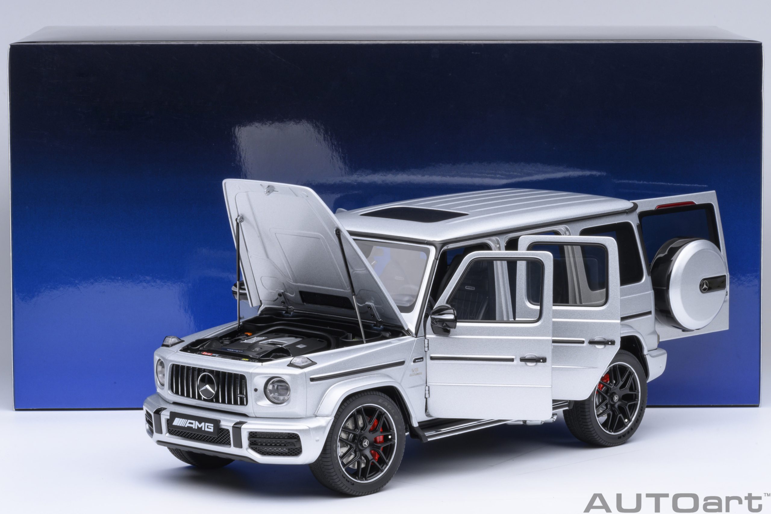 autoart-76358-8-Mercedes-AMG-G-63-iridium-silber-metallic-fully-opened