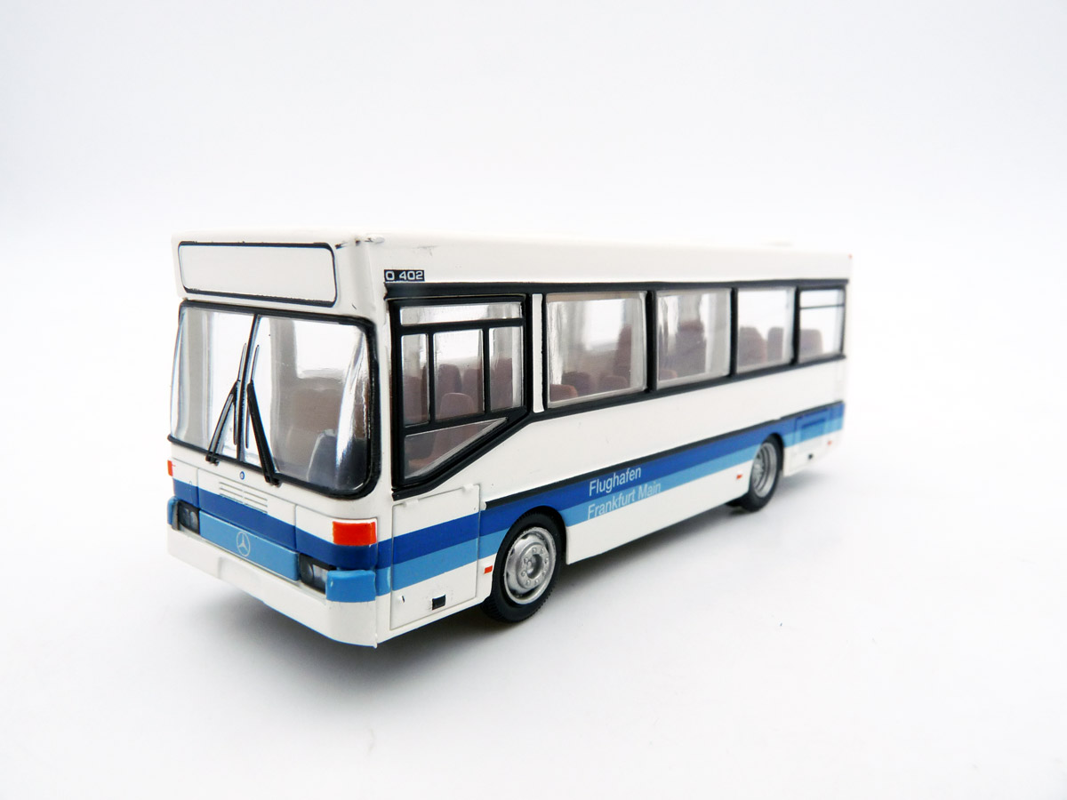 Brekina-52280-1-Mercedes-MB-O-402-Vorfeld-Shuttlebus-Flughafen-Frankfurt-Main-AG-FAG-1985-vorne