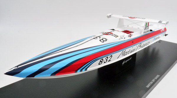 spark-S2301-1-Martini-Off-Shore-Racing-Boat-Lancia-8-32-powered-Bianco-Monaco